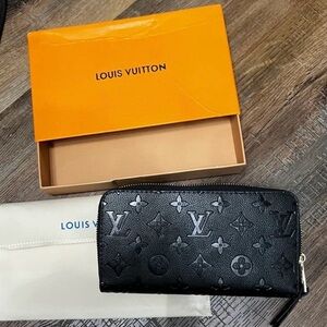 Louis Vuitton black Zippy wallet in Monogram Empreinte leather